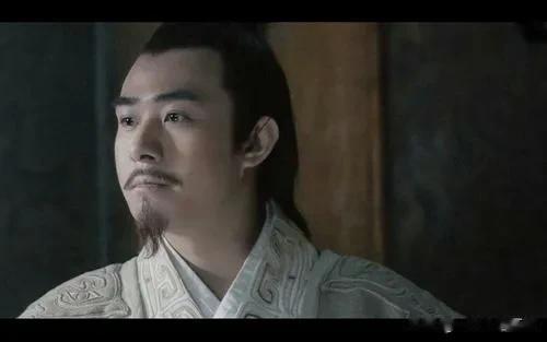
经济基础决定上层建筑。在春秋时期，越王勾践被吴王夫差所败，身边只剩下几千人被困