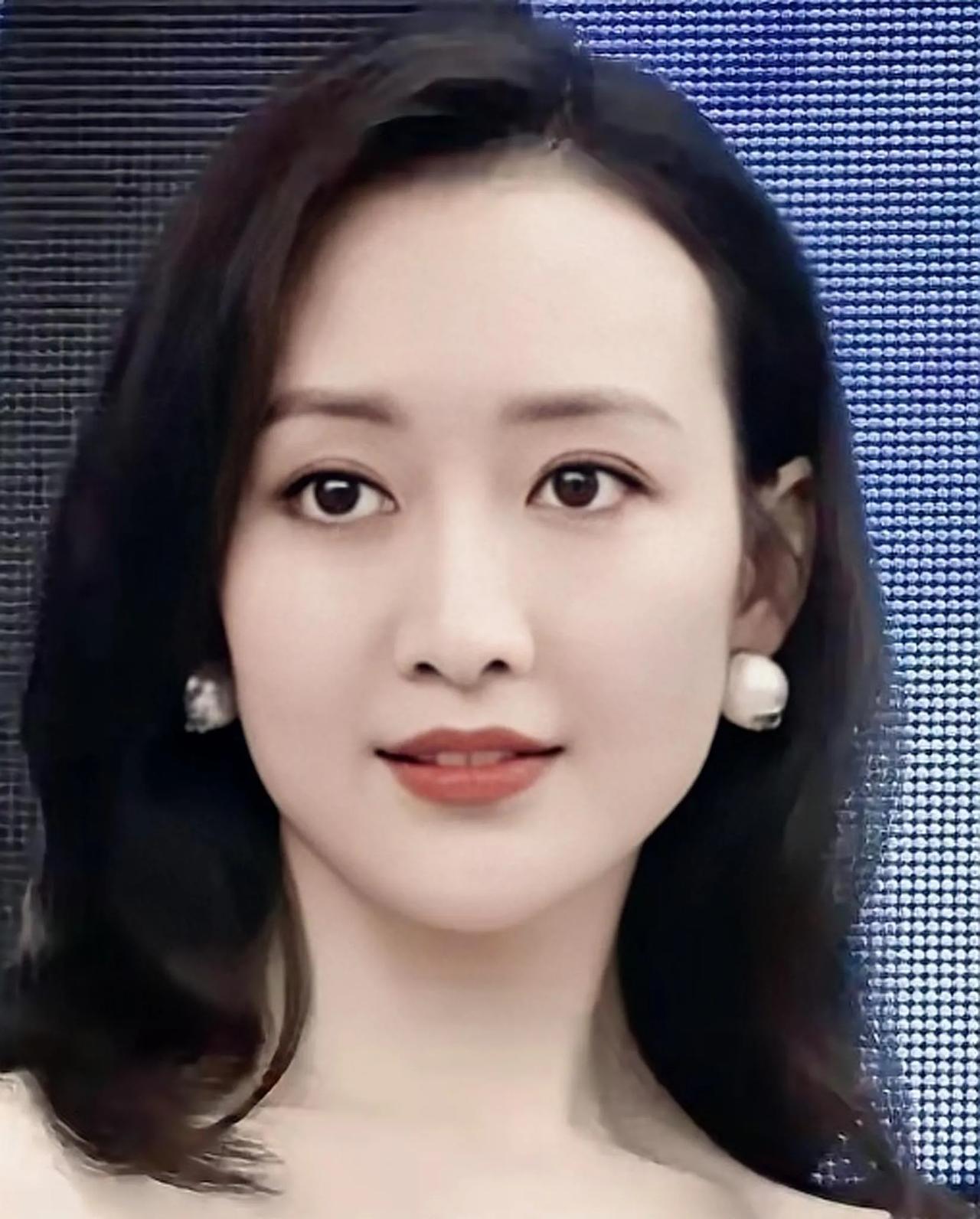  看到汪曼春，就把王鸥喜欢的不要不要的，怎么也忘不了她又美又飒的样子，不讲理时特