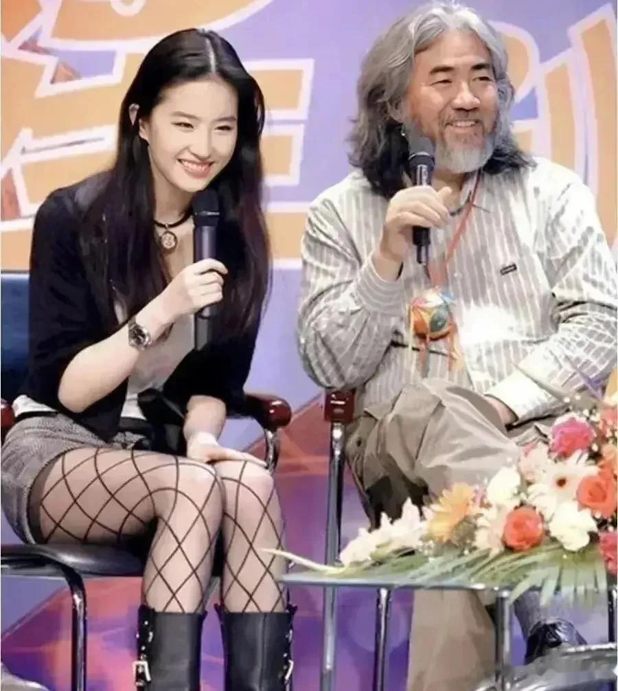 刘亦菲被大家称为神仙姐姐不是没有理由的，当年的她真是惊为天人，清纯可人，气质出众