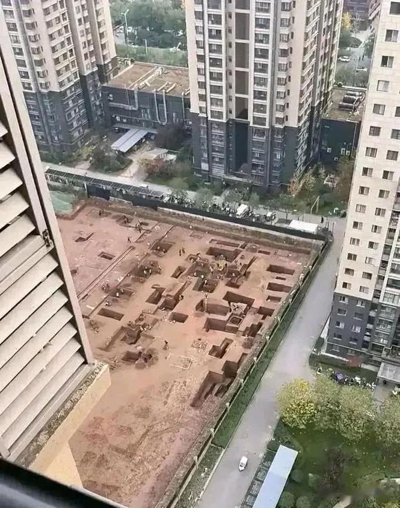 如果你家小区里发现了文物古迹的遗址，你该高兴[呲牙]，还是难过😔？为什么？

