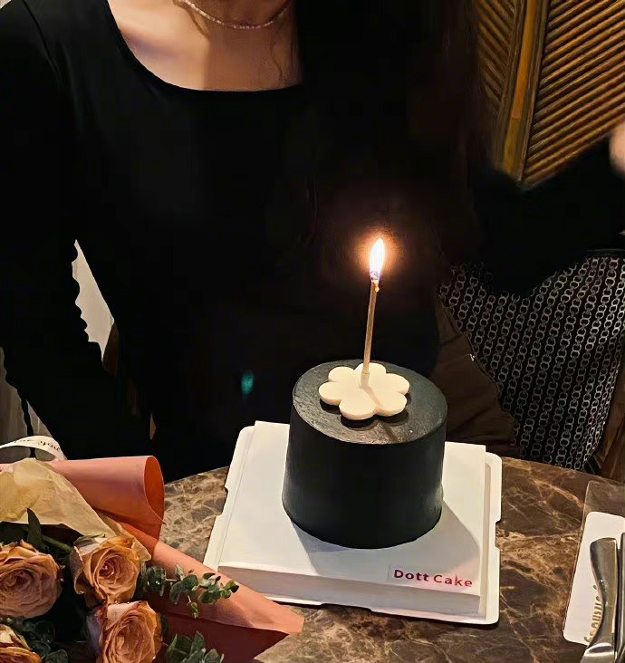  特别喜欢这样一段台词：爱从来都不是选择，也不是不合适就分，腻了就换，而是让人感