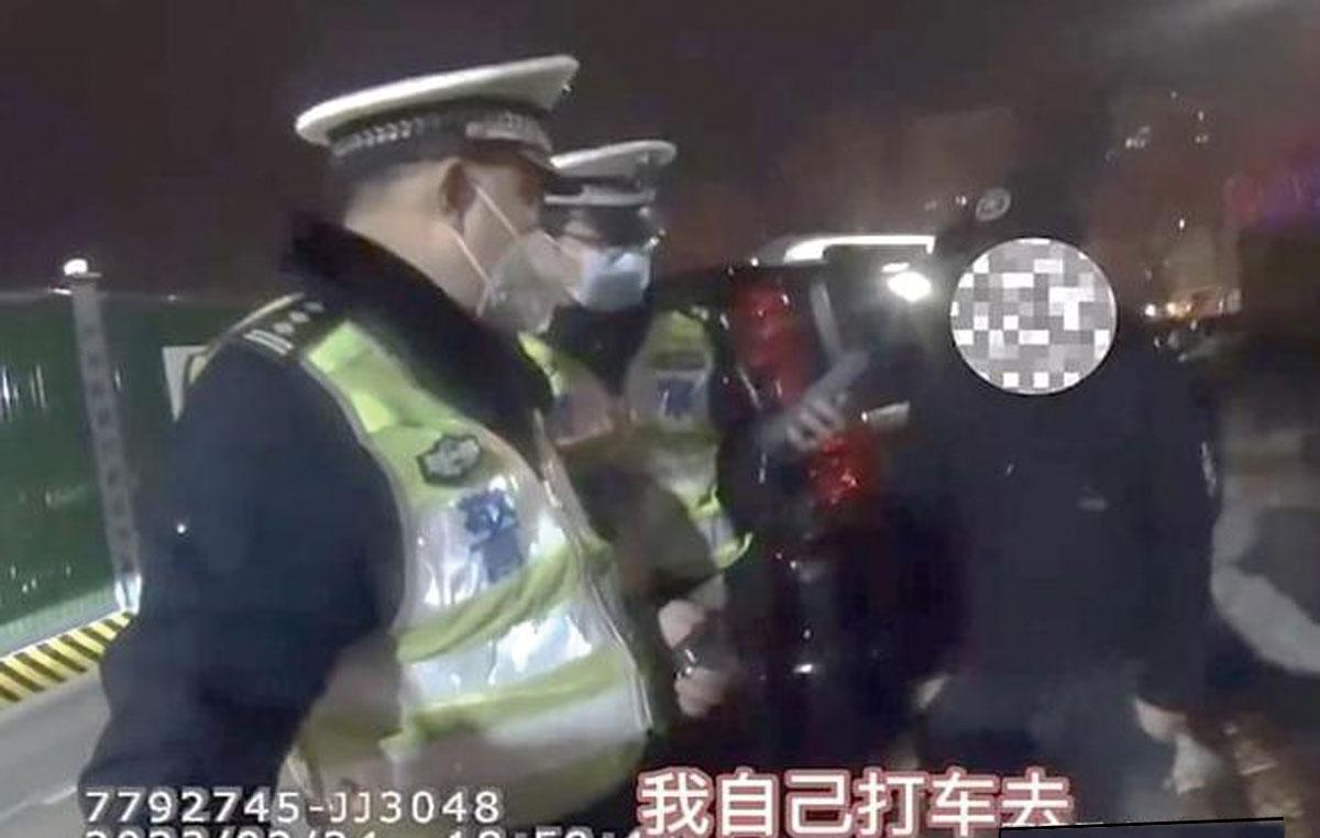 网友看后直呼不行咱们就离了吧！山东及济南的王先生，遭到妻子举报自己酒驾。
多少有