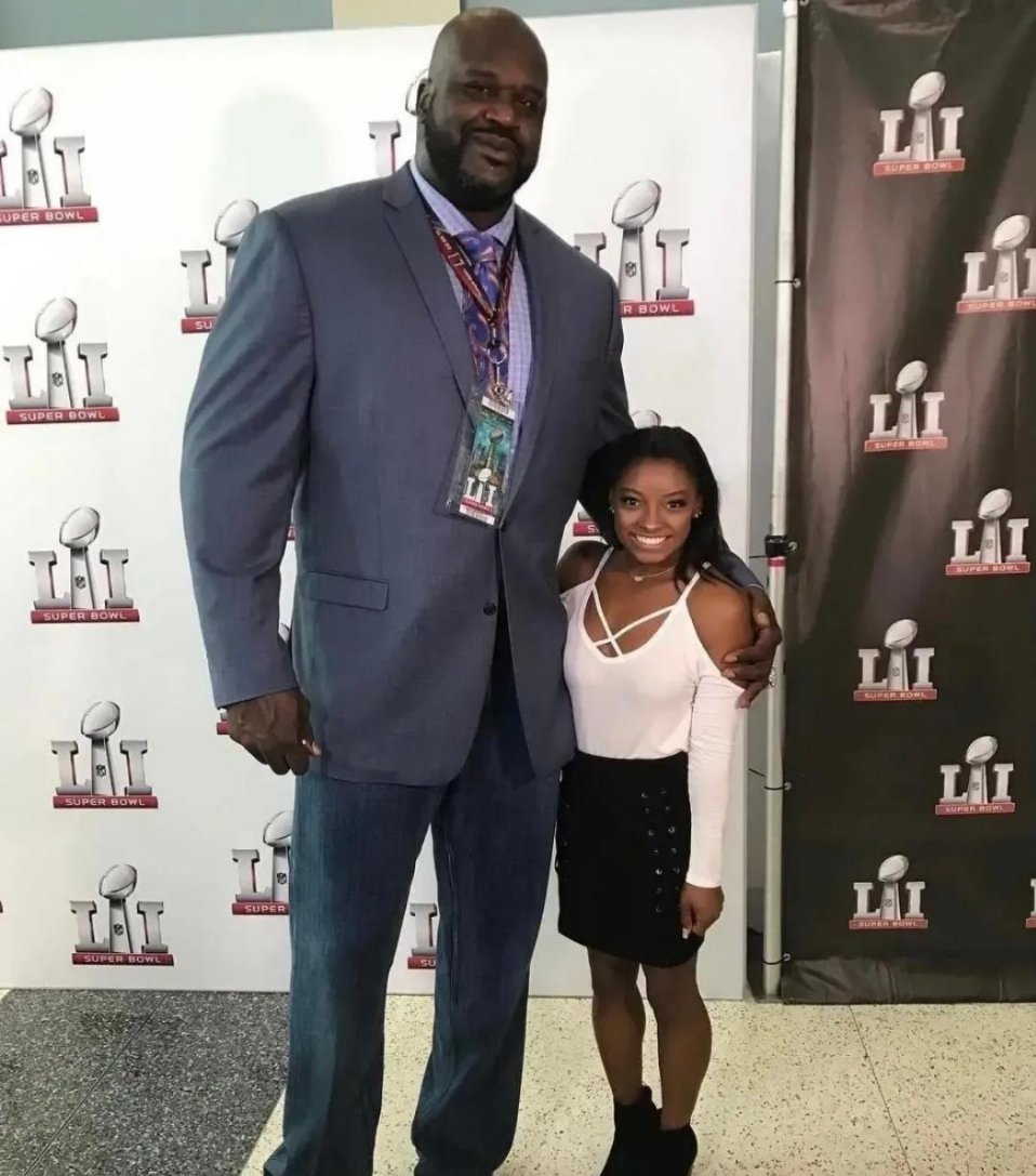 #历史那些事[超话]#这张照片让你震惊了吗？你知道站在奥尼尔旁边的黑人女孩是谁吗