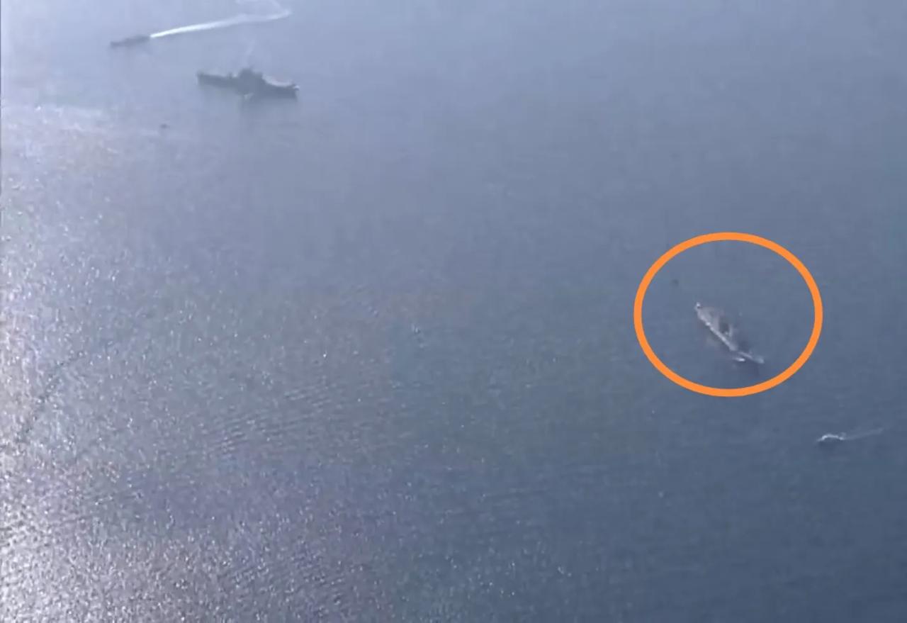 日本驱逐舰居然在常走的水道内触