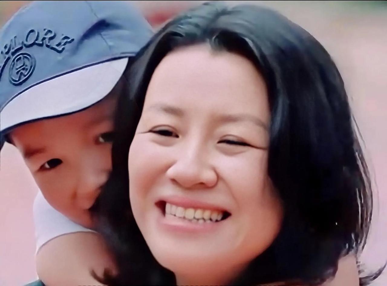   父母爱情里江德花最后收货了爱情，剧外刘琳也收获了爱情，