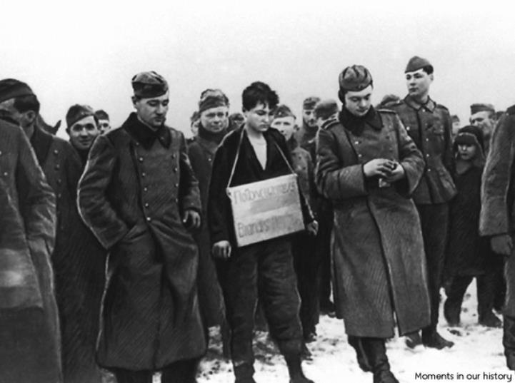 【苏联的女英雄卓娅】
1941年德国入侵后，18岁的卓娅·科斯莫德米扬斯卡娅自愿