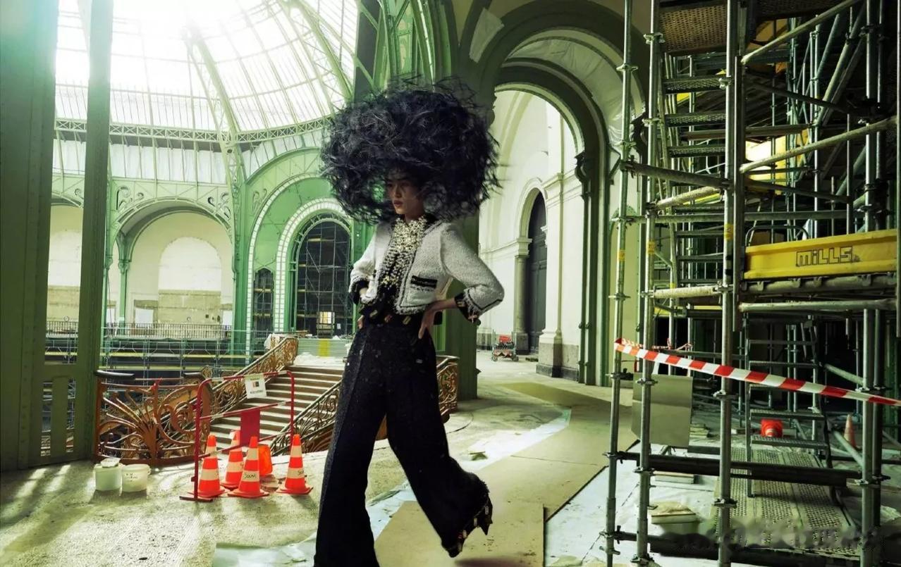  大表姐上了美版《vogue》杂志封面，还有水果娜老米

老米2023年厉害起来