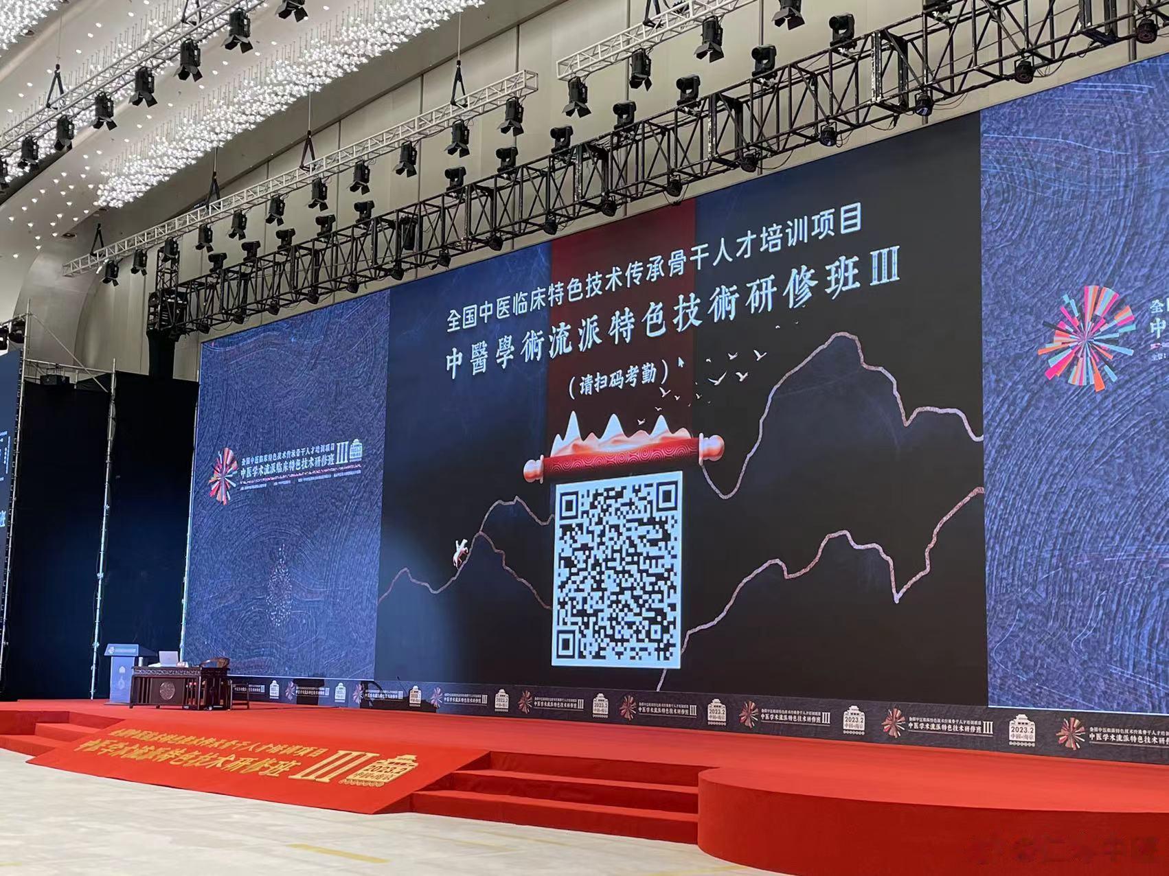 补记：昨天忙碌的一天。上午门诊看了42个病人后，中午急急赶往位于南京浦口的扬子江