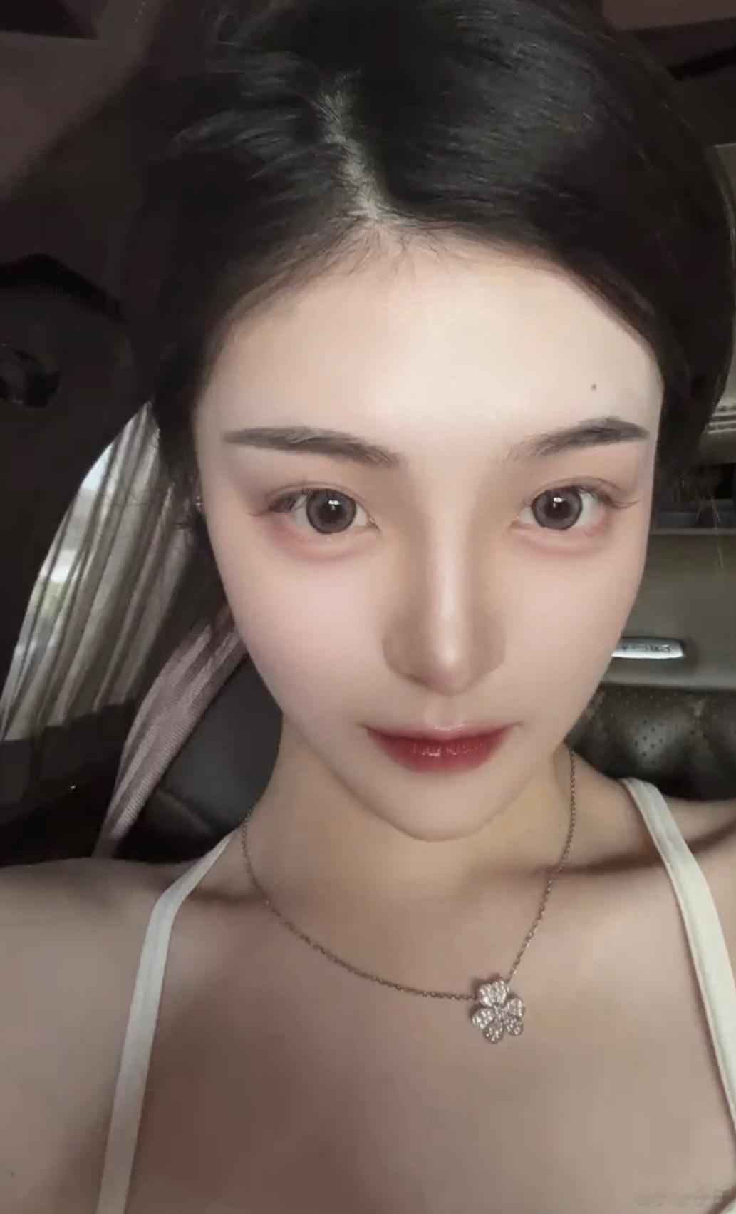 上班和上进之间 选择了上香 婚姻面前我理都不理 财神殿前 我长跪不起 主打的就是