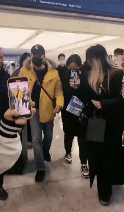 通常一个演员的爆火，往往会令其膨胀而得意忘形，其实这在人性来说很正常，但张颂文却