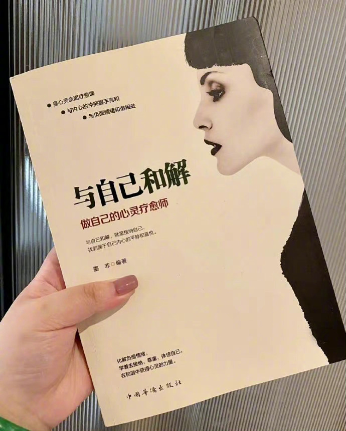上班族/打工人文案𝟏、 一天假不休        一分钱不挣        去