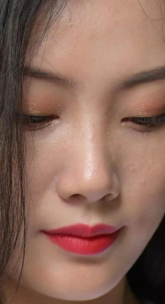 来一组高清美女养养眼，让心情愉悦一下[灵光一闪][灵光一闪][灵光一闪]