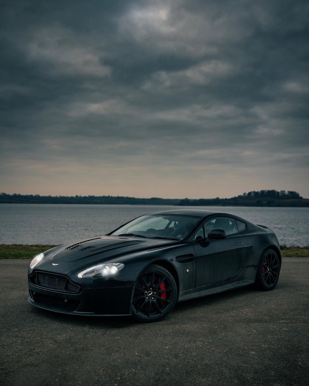 阿斯顿·马丁 V12 Vantage ​​​