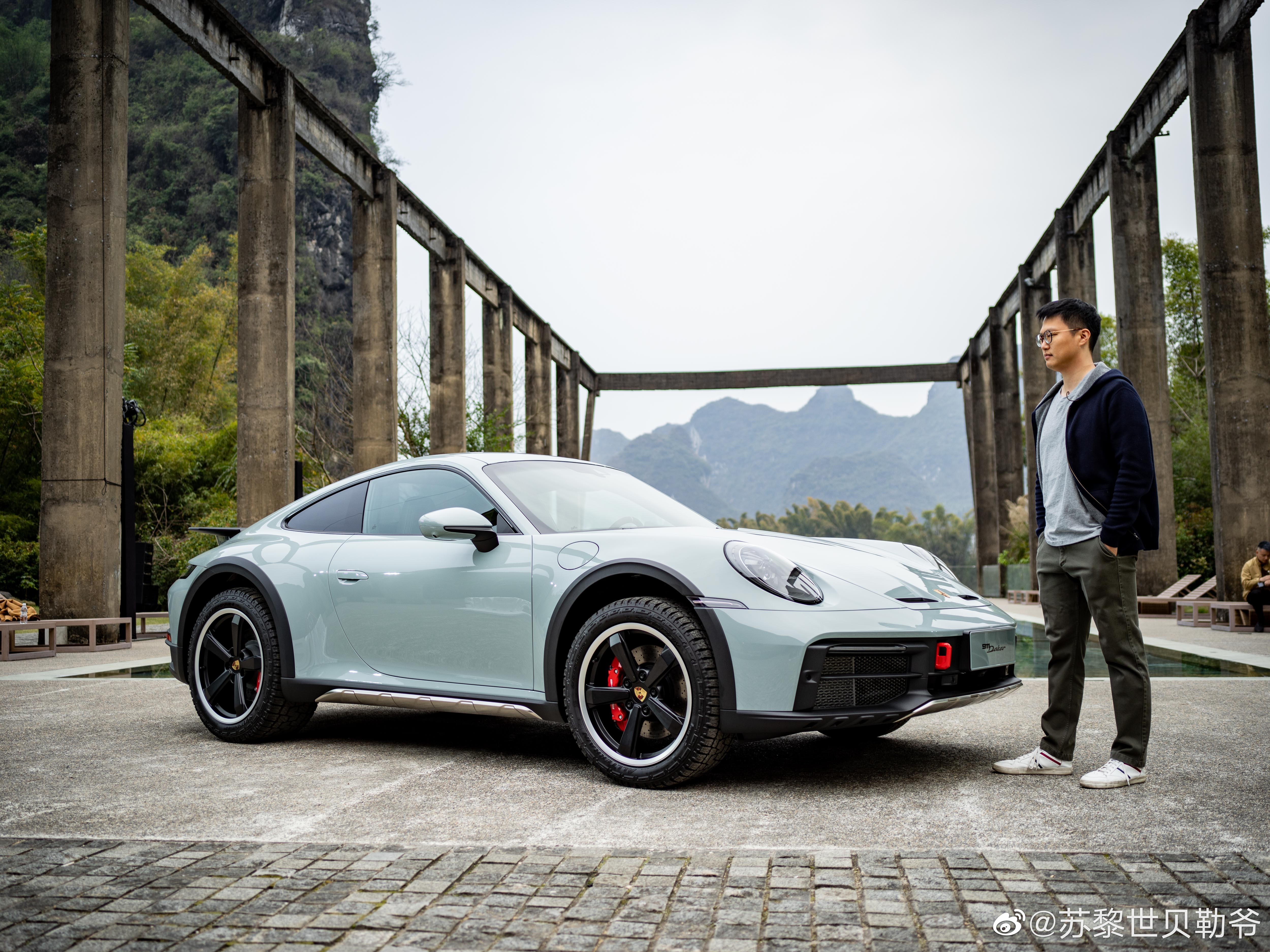 这次911Dakar没开上，但把911敞篷和Targa开过瘾了。Targa个人感