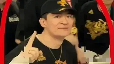这个男人无颜值，无气质，还妥妥的一个渣男，李梦到底看上他哪里了？
李梦作为国内最