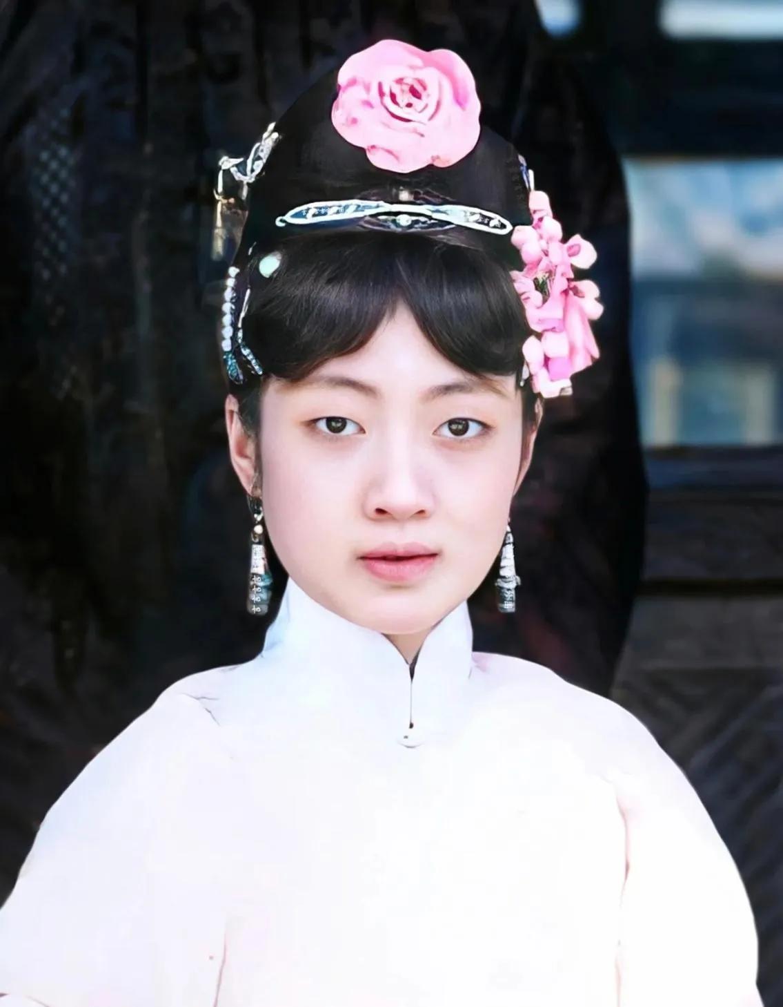 末代皇后婉容长得花容月貌，时髦靓丽，算得上是清末历代后妃里的美女了。
在我们能够