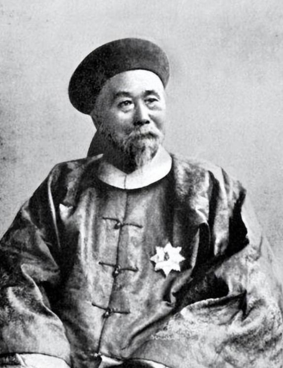 左宗棠、李鸿章都是晚清重臣，但两人曾就“海防”、“塞防”有过尖锐的争论。
李鸿章