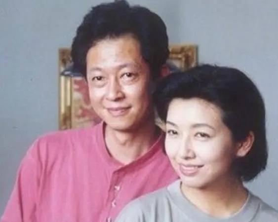 有一次，金星问江珊:“全国人民都知道你和王志文是天生一对，演过5次夫妻，你就没想