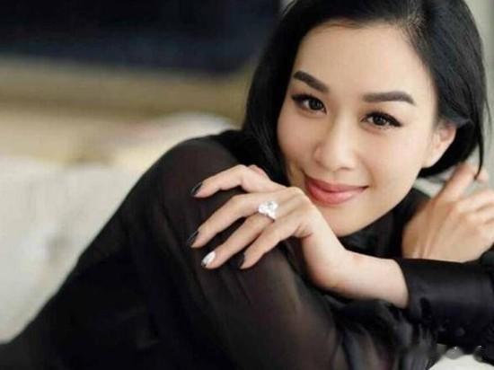 原来她们都是混血儿，女神张柏芝上榜，最后一个能猜出来的我服气
娱乐圈中其实有很多