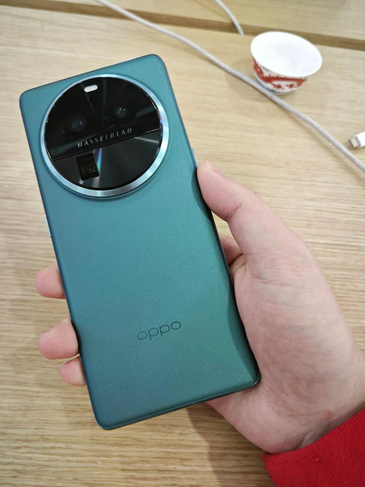 疑似OPPO Find X6高清真机照曝光，这个颜色不错，看起来也很有质感……O