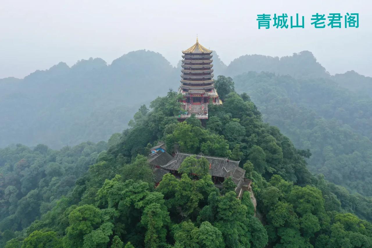 拜水都江堰，问道青城山
峨眉天下秀，青城天下幽

很多外地朋友来四川，都说想去峨