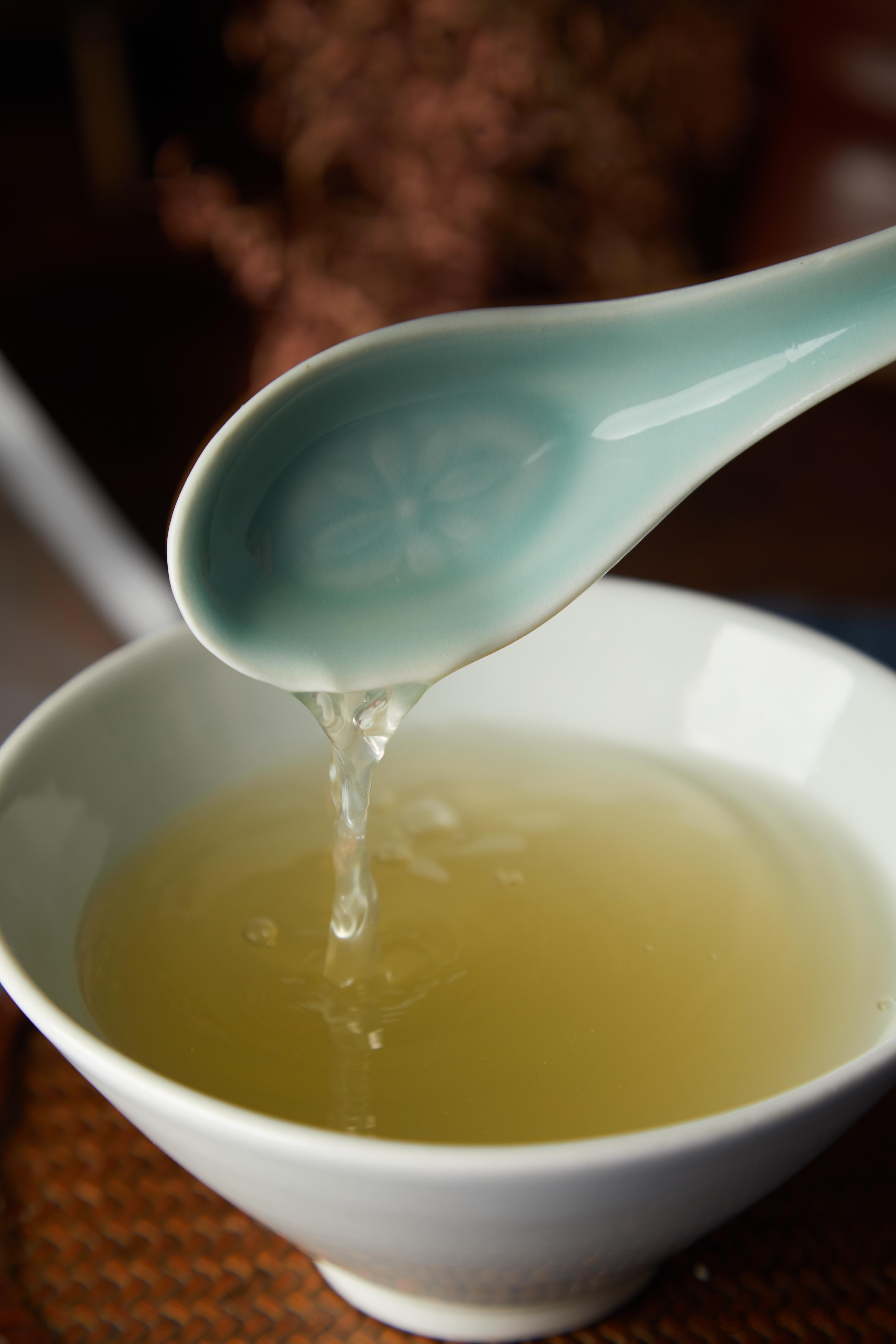 俗话说：”唱戏的腔，厨师的汤” 可见汤的重要性!一盅好汤，是一门手艺，更是整桌菜