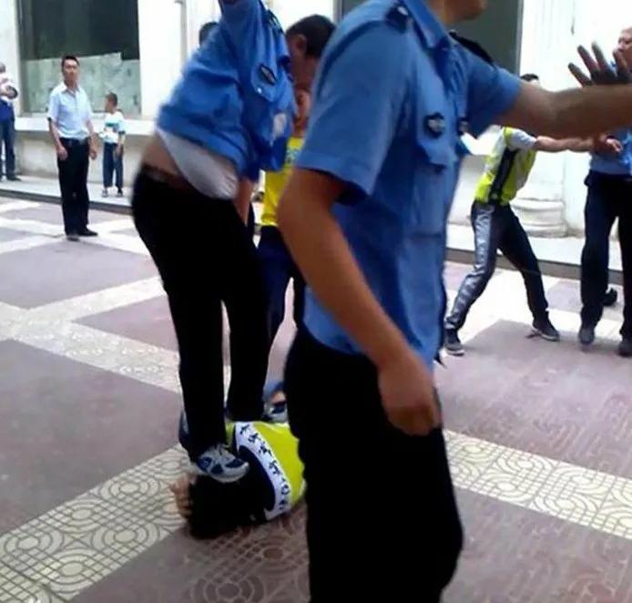 今天聊聊城管这个话题，城管不都是公务员，只有高层城管局局长、副局长、大队长等领导