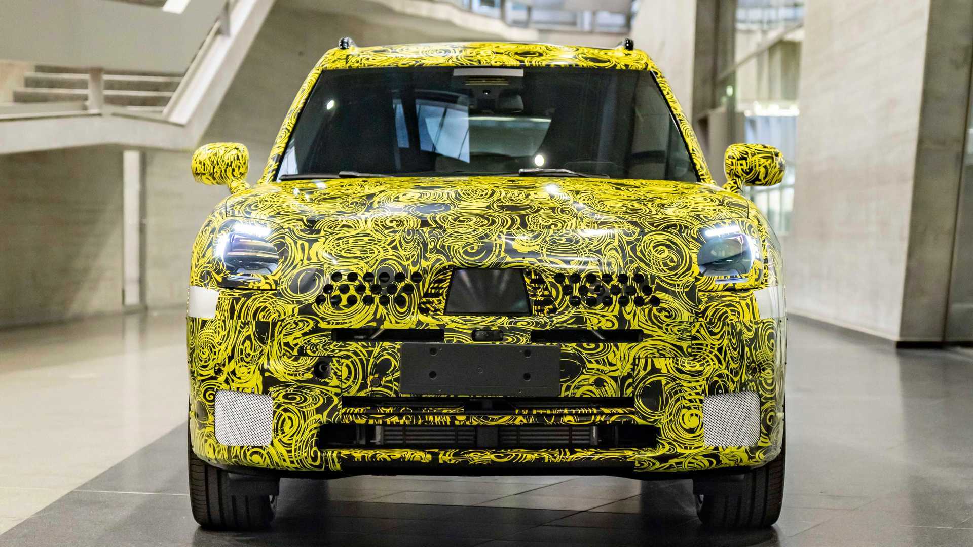 #汽车资讯# 【现在怎么这么流行官方谍照了 全新MINI COUNTRYMAN官