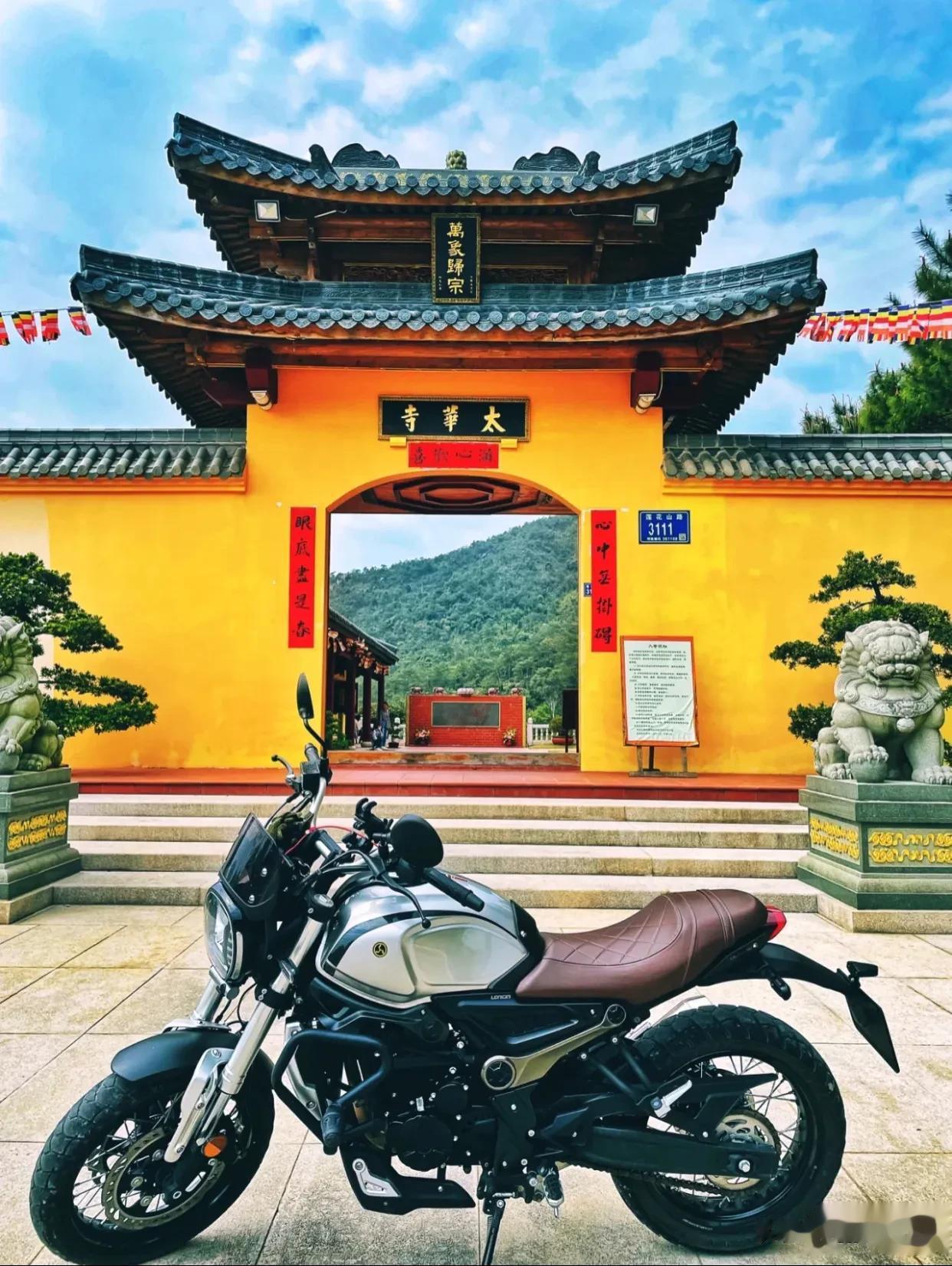 厦门99%人没去过的寺庙，周末独享整个寺庙！
据《国书•方域志》载，莲花山“名金