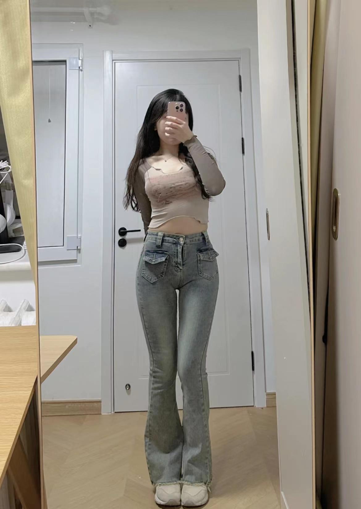对于小个子的女生来说，穿搭是一件比较棘手的问题，但只要掌握好一些技巧，就能轻松显