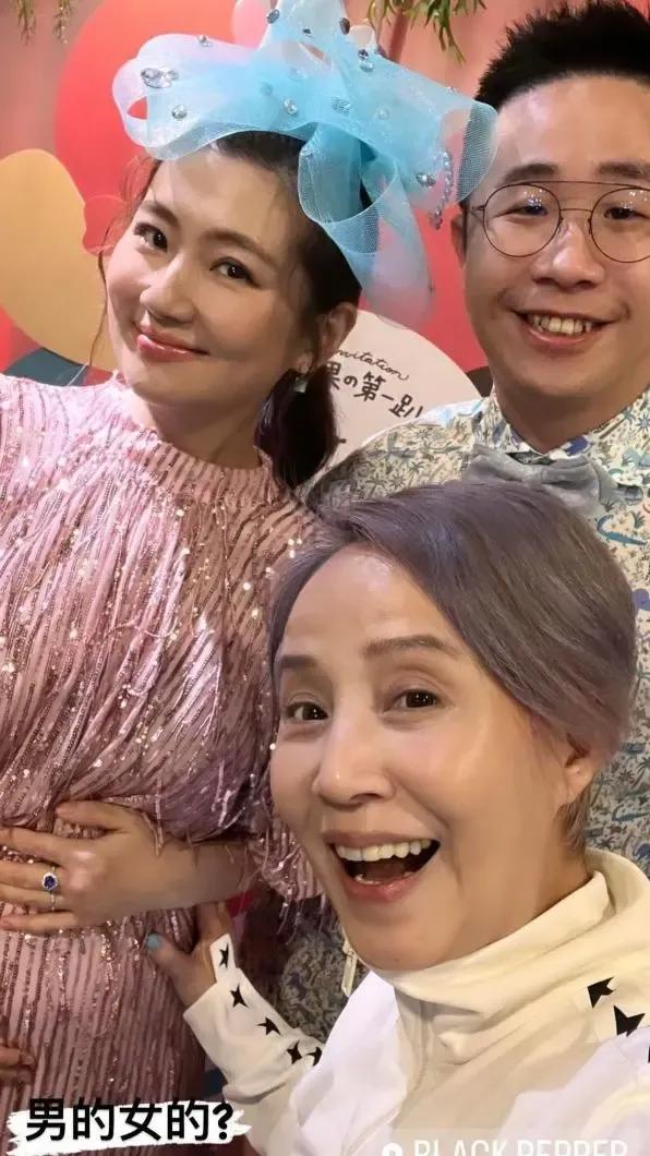 Selina男友正面照曝光，网友吐槽他长得丑，像土拨鼠一样。

Selina透露