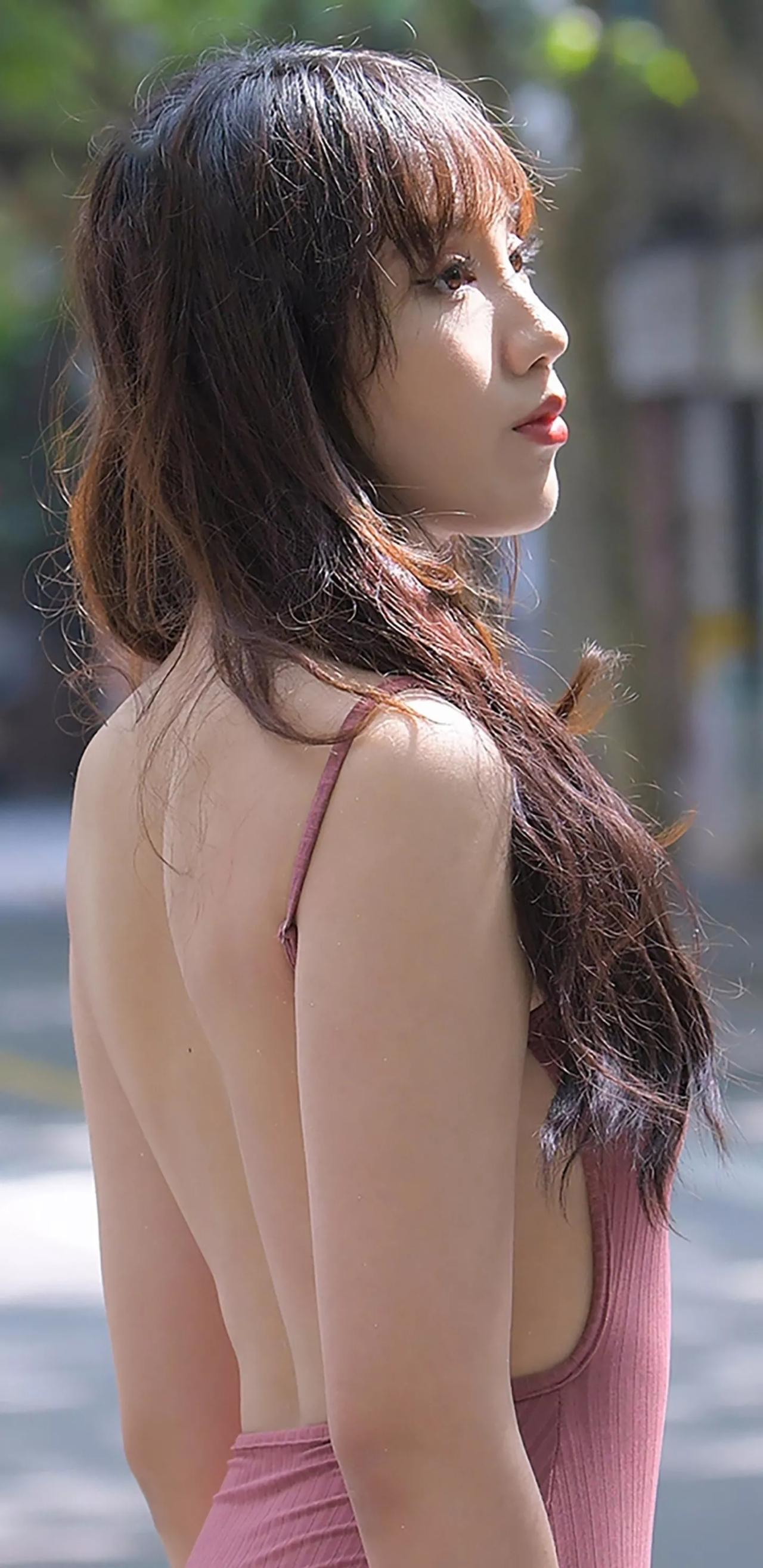 吊带露背装