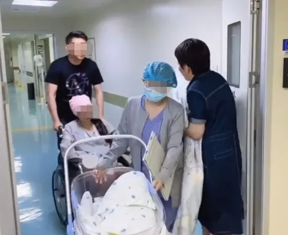 27岁女子，被推到产房没多久，就产下一名男婴，在场人员都很高兴，但产妇婆婆却脸色