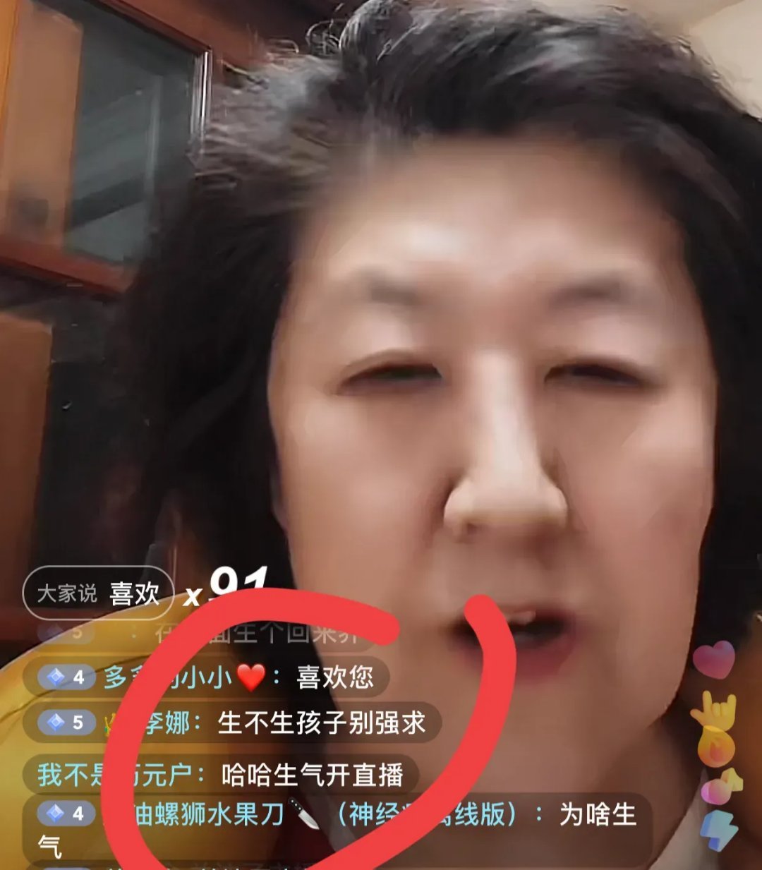 钟丽缇婆婆，引发热议！​3月19日晚，钟丽缇婆婆一个人在家开启直播，和网友聊天时