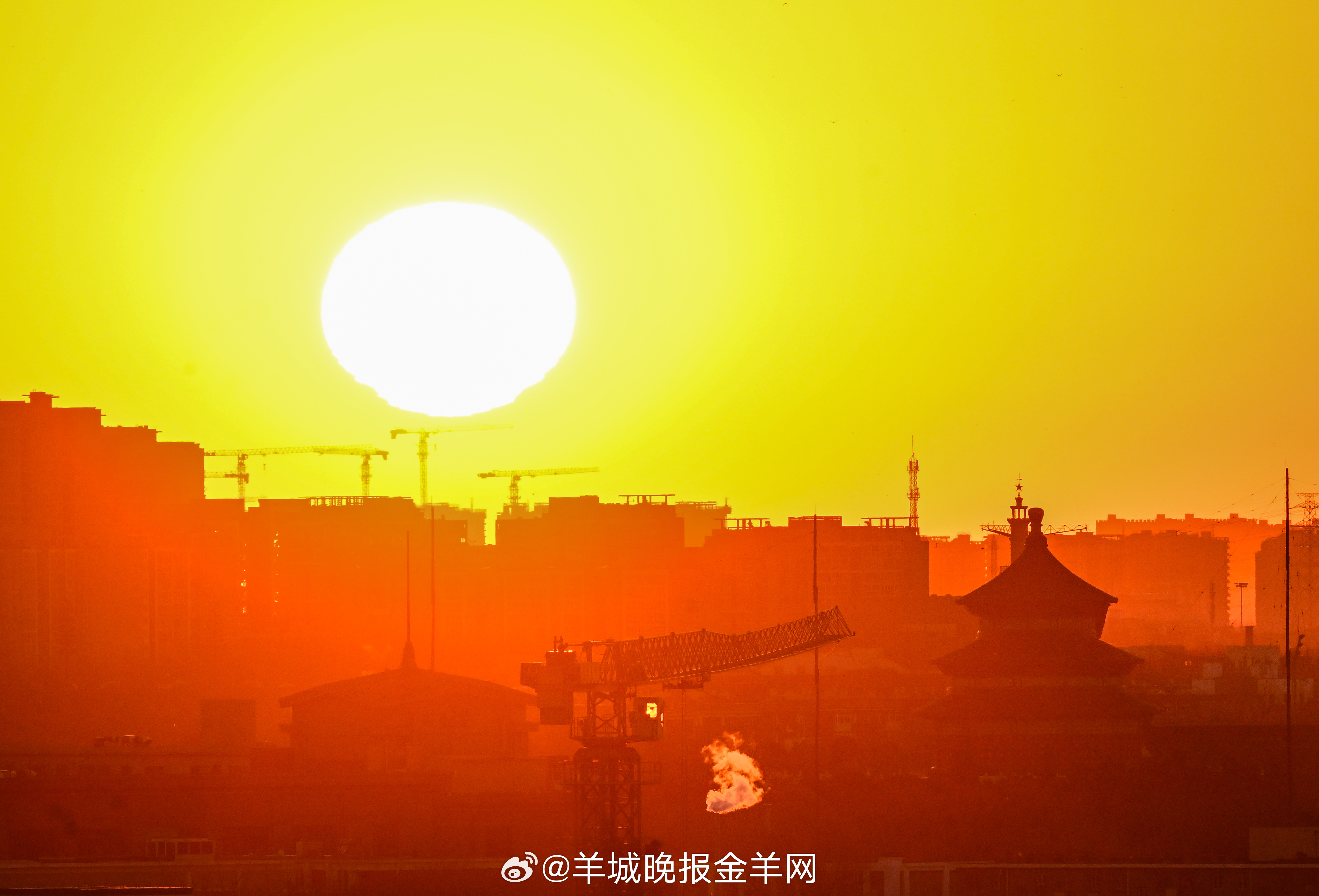 #早安# 时间从不喧哗，却回答了所有问题；生活从不言语，却见证了所有努力。今天，