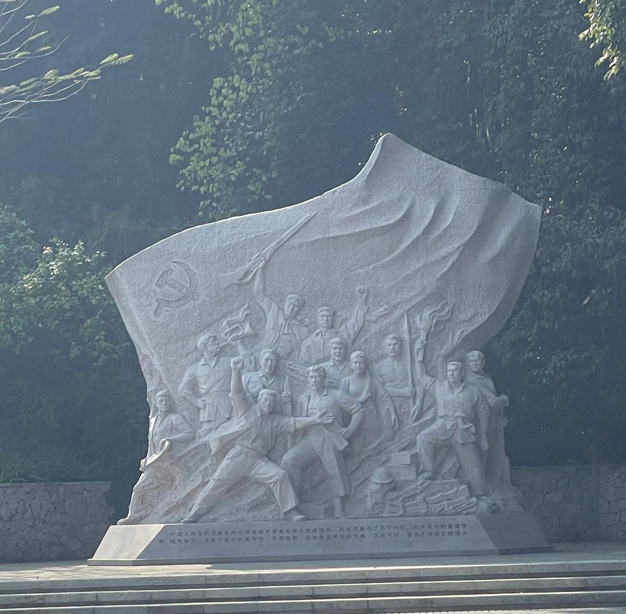 走进珠江纵队司令部旧址，缅怀英勇牺牲的革命烈士，瞻仰他们的丰功伟绩。
广东人民抗
