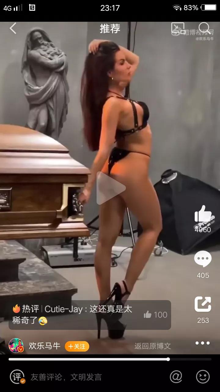 车模你见多了，俄罗斯棺模你见过吗
个个模特都是美艳，性感，身材一流，在棺材旁，或