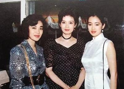 原来潘虹竟如此好看，气场十足，国际巨星巩俐在她面前也逊色了不少……