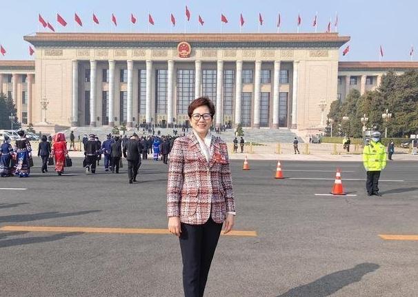 全国人大代表屠红燕：建议给女员工占比高的企业减税。
如此之好的建议，建议采纳。
