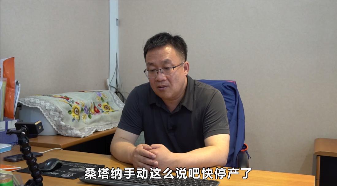 胡老师，你好，关注你的节目很久了，想买个价格低省油的代步车，长期开，桑塔纳手动合