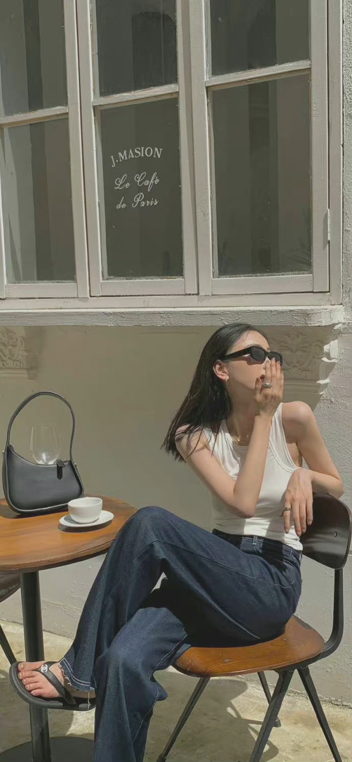要明白的18个社会潜规则1、真正成大事的人，都懂得装傻和藏拙。2、风光的背后，不