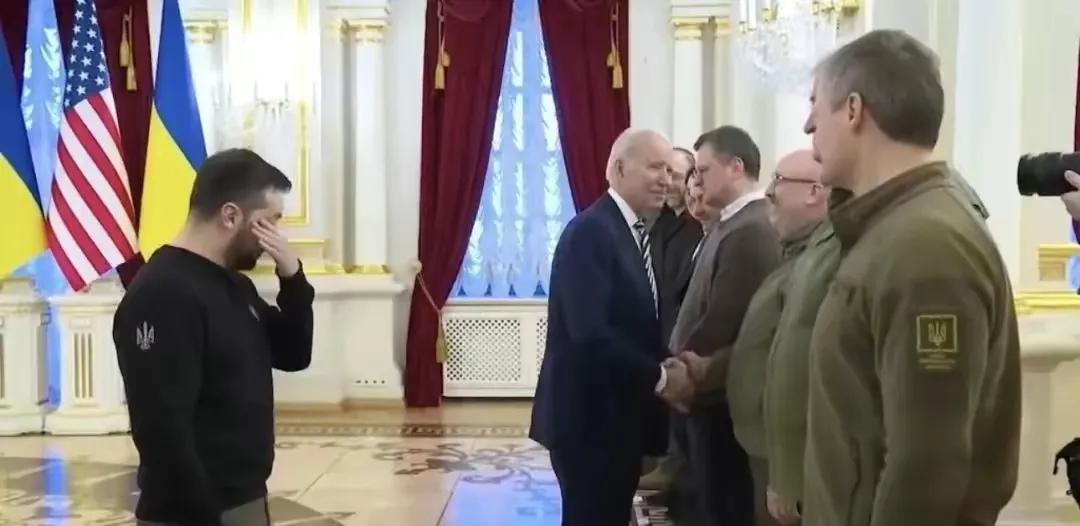  换男友需要谨慎，一定要充分考虑现男友的承受能力和下一任男友的武力值，俄乌美之间