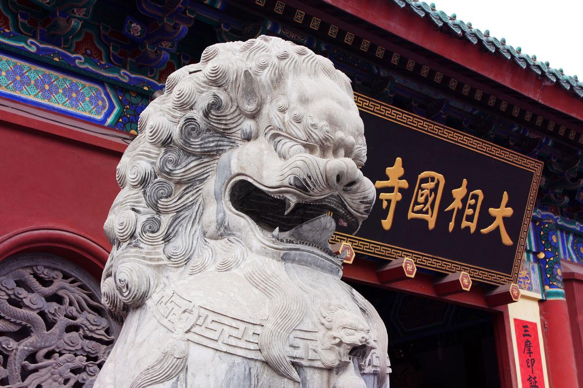 【1922年冯玉祥摧毁开封相国寺，勒令僧侣解散】
20年代初，开封相国寺和救苦庙