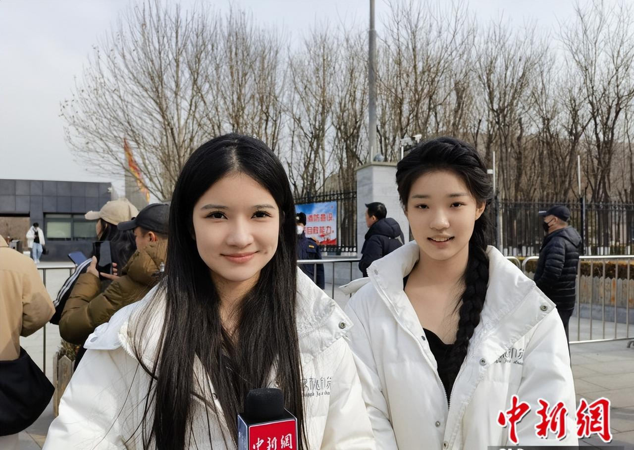 近日中戏复试开始，章子怡担任表演系考官。考生接受采访称章子怡老师非常亲切，考试中