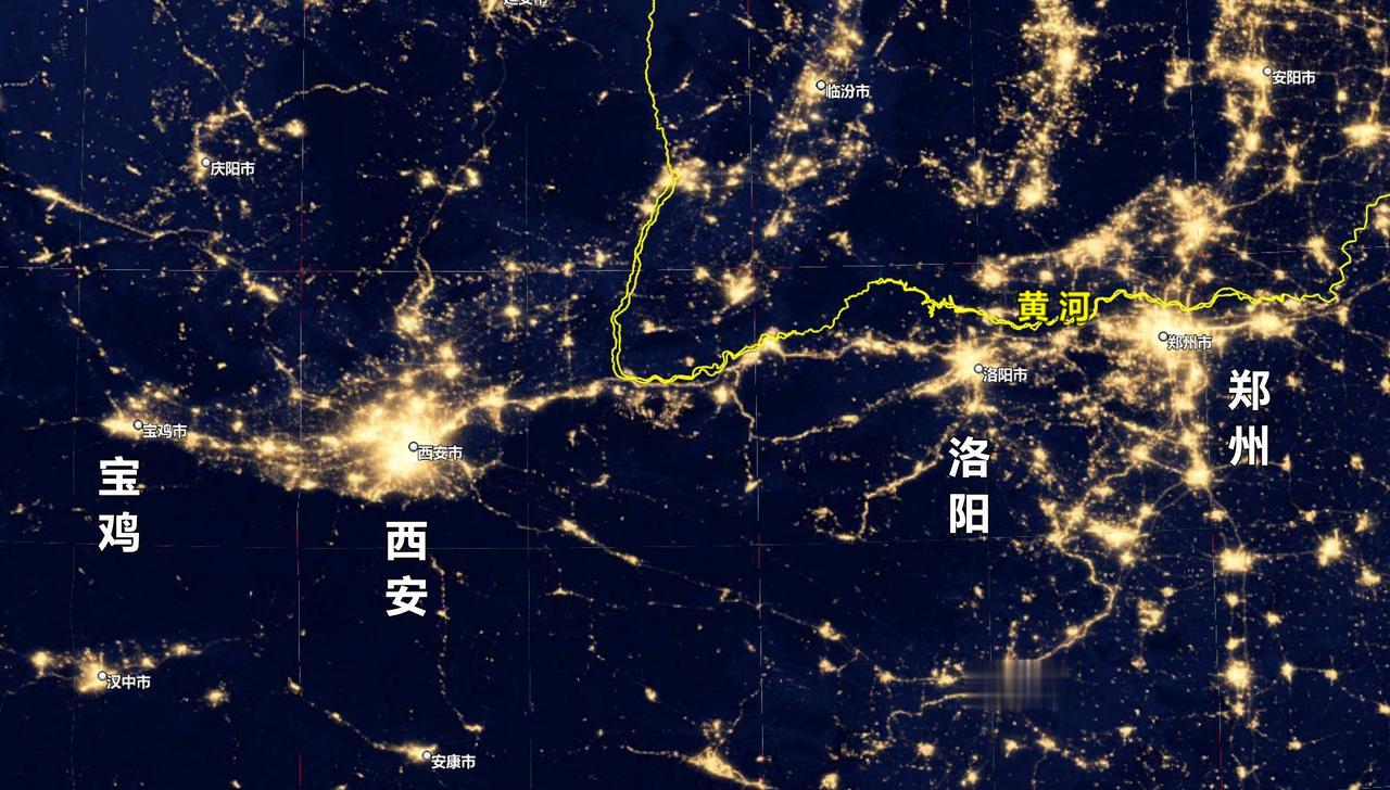 西安这夜间灯光也太牛了，西北第一亮。从灯光的组成来看，包括了西安和咸阳，两个城市