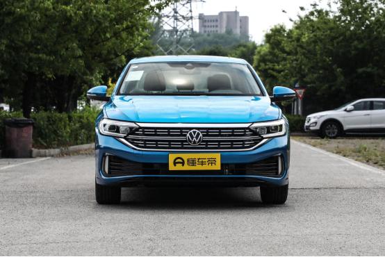 从去年毕业以来，近一年的时间我都在纠结买一款什么车用于代步出行。直到我看见了全新