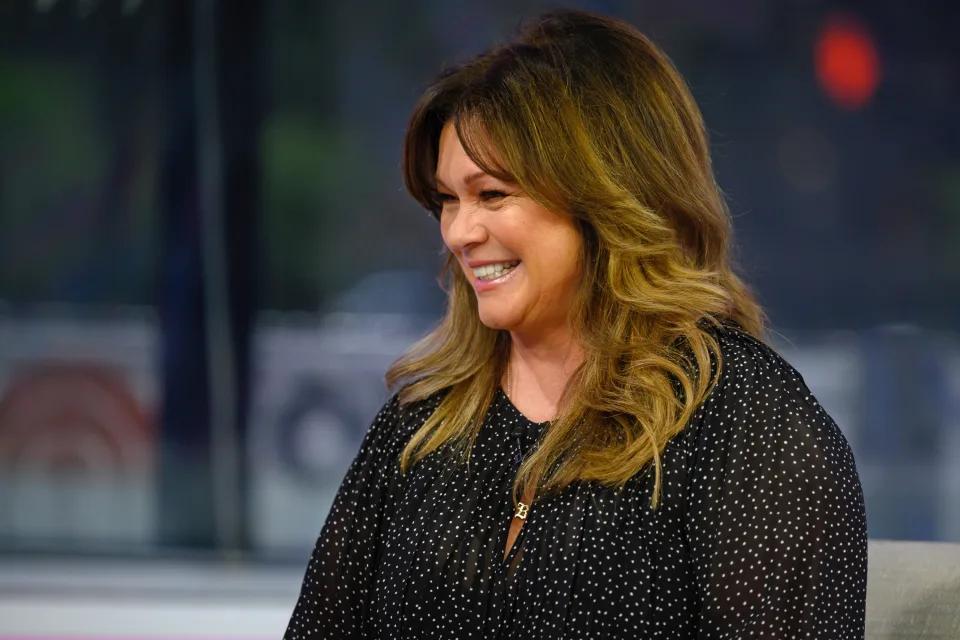 瓦莱丽·贝尔蒂内利 (Valerie Bertinelli)在一条裤子引发了关于