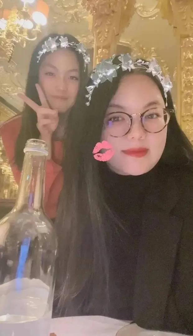怎么说呢，她们几个给大家的感觉怎么差别那么大呢？

同样生在明星富足的家庭里，其