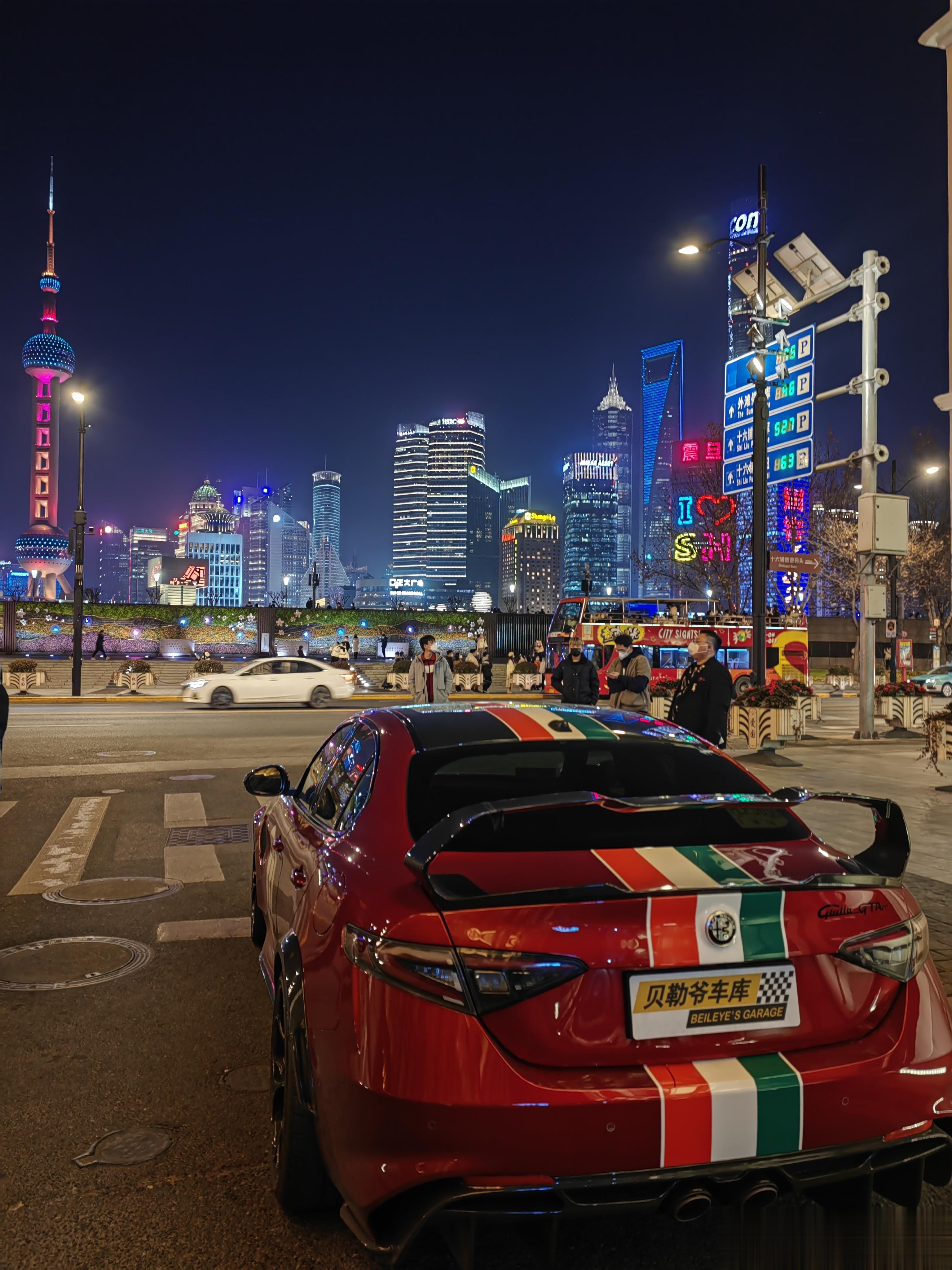 外滩的夜景和CASANOVA收