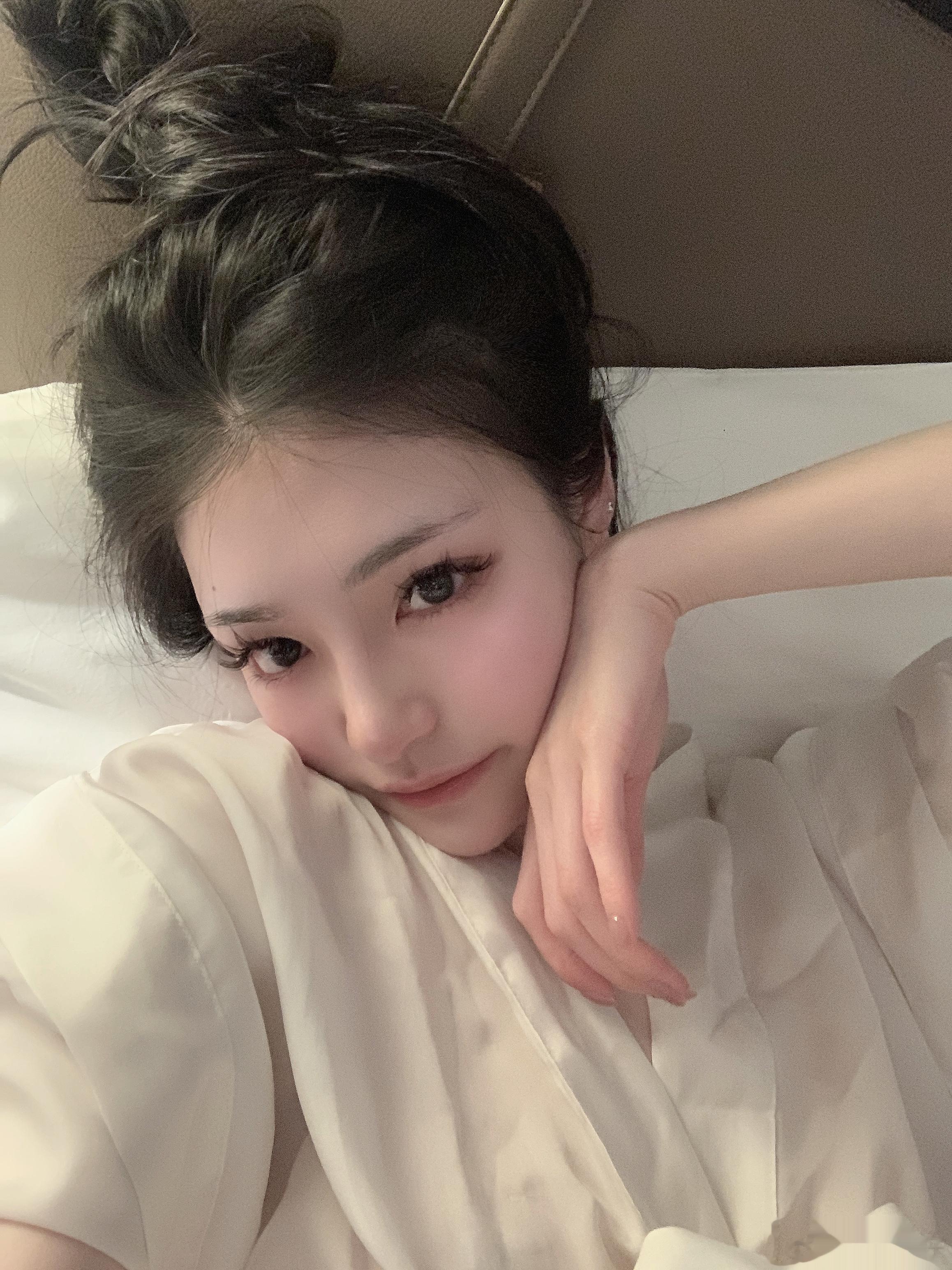 为啥每天都这么开心 比做梦还开心阿哈哈哈哈哈哈[哈哈][哈哈][哈哈]  ​​​
